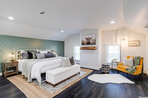 4 Schlafzimmer, Zimmersafe, Schreibtisch, Bügeleisen/Bügelbrett