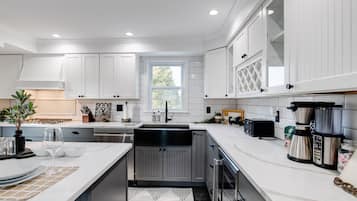 冰箱、微波炉、烤箱、炉灶