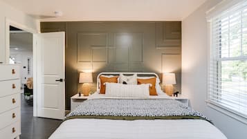 4 bedrooms, in-room safe, desk, iron/ironing board