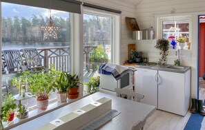 Fridge, stovetop, coffee/tea maker