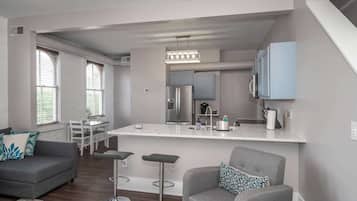 Condo, 1 Queen Bed with Sofa bed, Kitchen | Interior