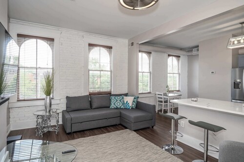 Heart of Mainstrasse Apt 4