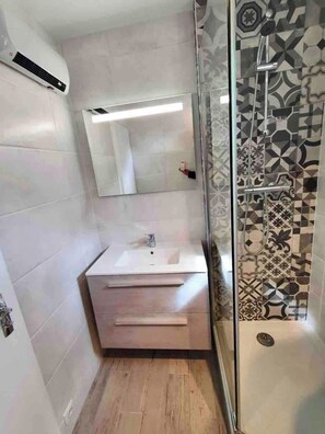 Hair dryer - CYCLIST FRIENDLY HOUSE, CENTRE OF BOURG D’OISANS - SLEEPS 4 (Le Bourg-d'Oisans)