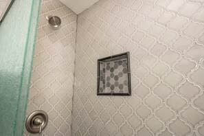 Condo, 1 Queen Bed with Sofa bed, Kitchen | Bathroom | Towels