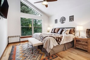 3 bedrooms, iron/ironing board, free WiFi, bed sheets - Angel Fire Country Club custom home only 5 minutes from ski lifts (Angel Fire)