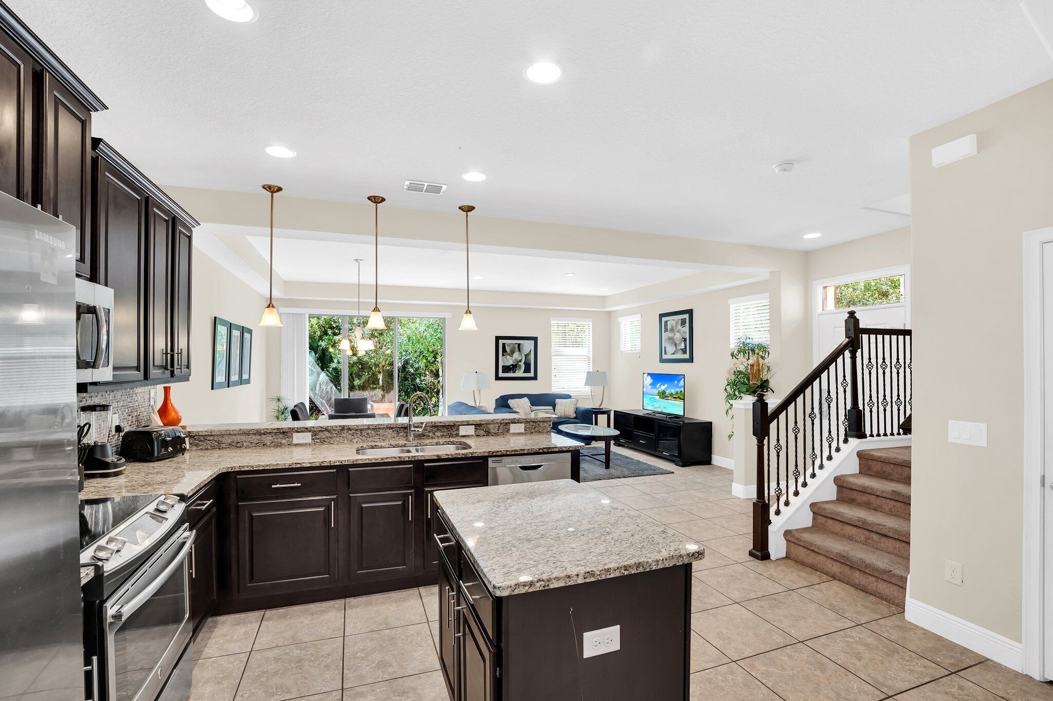 ثلاجة، ميكروويف، فرن، موقد طهي مسطح