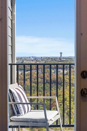 Apartment, Mehrere Betten, Terrasse, Bergblick (A Little Slice of Branson) | Innenbereich