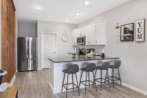 Appart'hôtel, plusieurs lits, patio, vue montagne (A Little Slice of Branson) | Cuisine privée | Cafetière/bouilloire