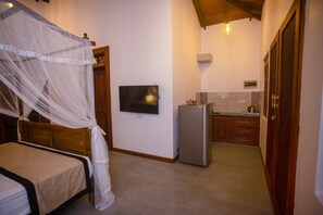 1 bedroom, WiFi - Villa with Three huge garden and nature friendly (galle)