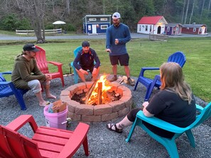 Courtyard view - Gorgeous Stays (Bryson City)