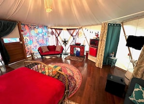 Living area - Gorgeous Stays (Bryson City)
