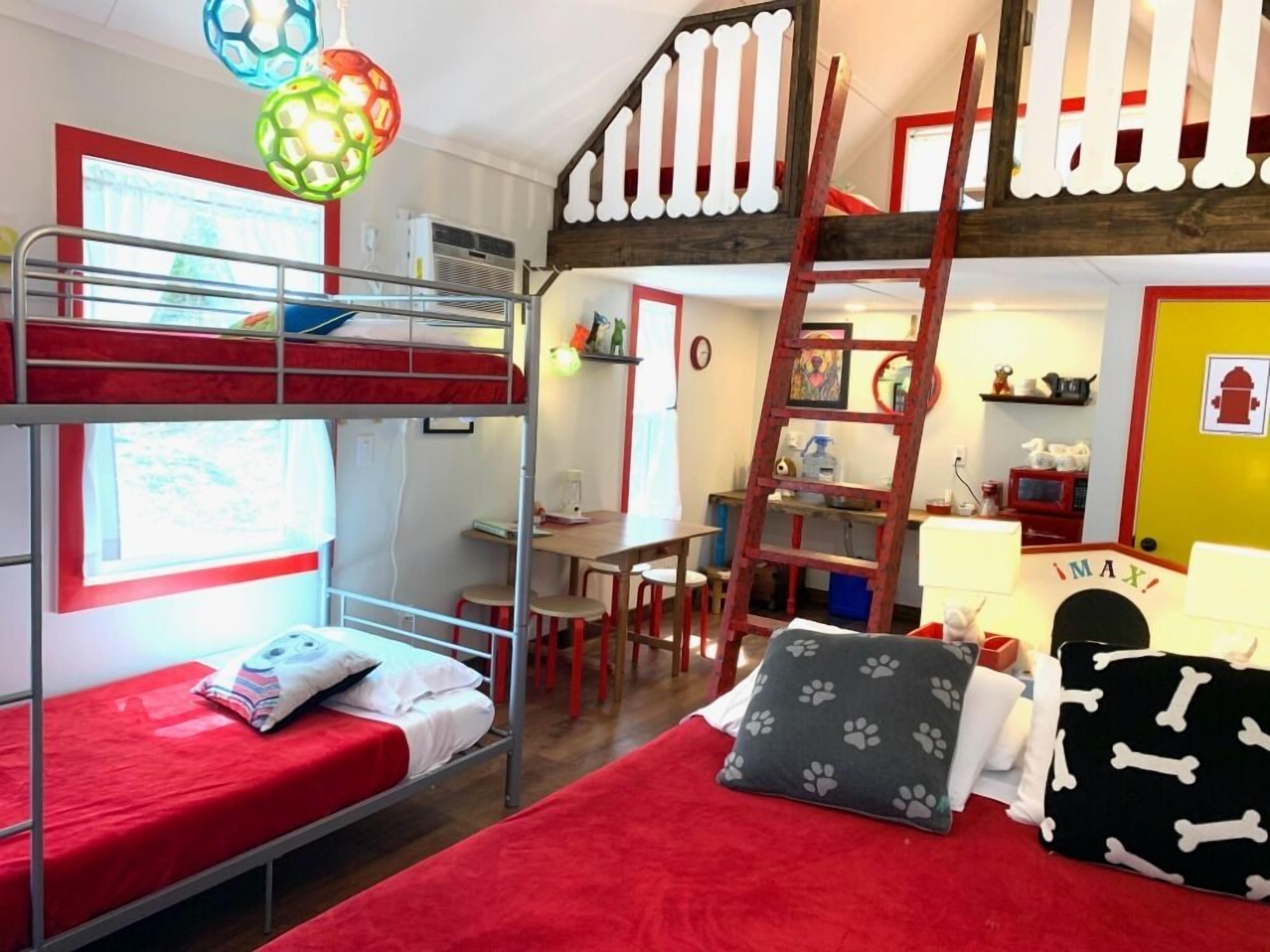 Family Cabin | Living area