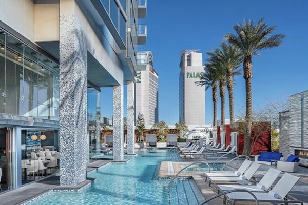 2 outdoor pools