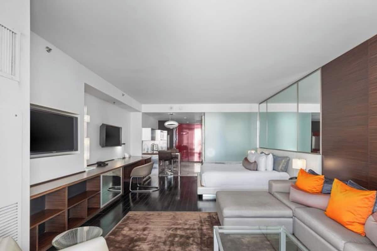 Classic Studio, 1 King Bed with Sofa bed, City View | 1 bedroom, premium bedding, in-room safe, desk