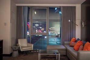 Premium bedding, in-room safe, desk, free WiFi - Palms Place Vacation Suites Collection (Las Vegas)
