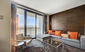Separate tub and shower, jetted tub, free toiletries, hair dryer - Palms Place Vacation Suites Collection (Las Vegas)