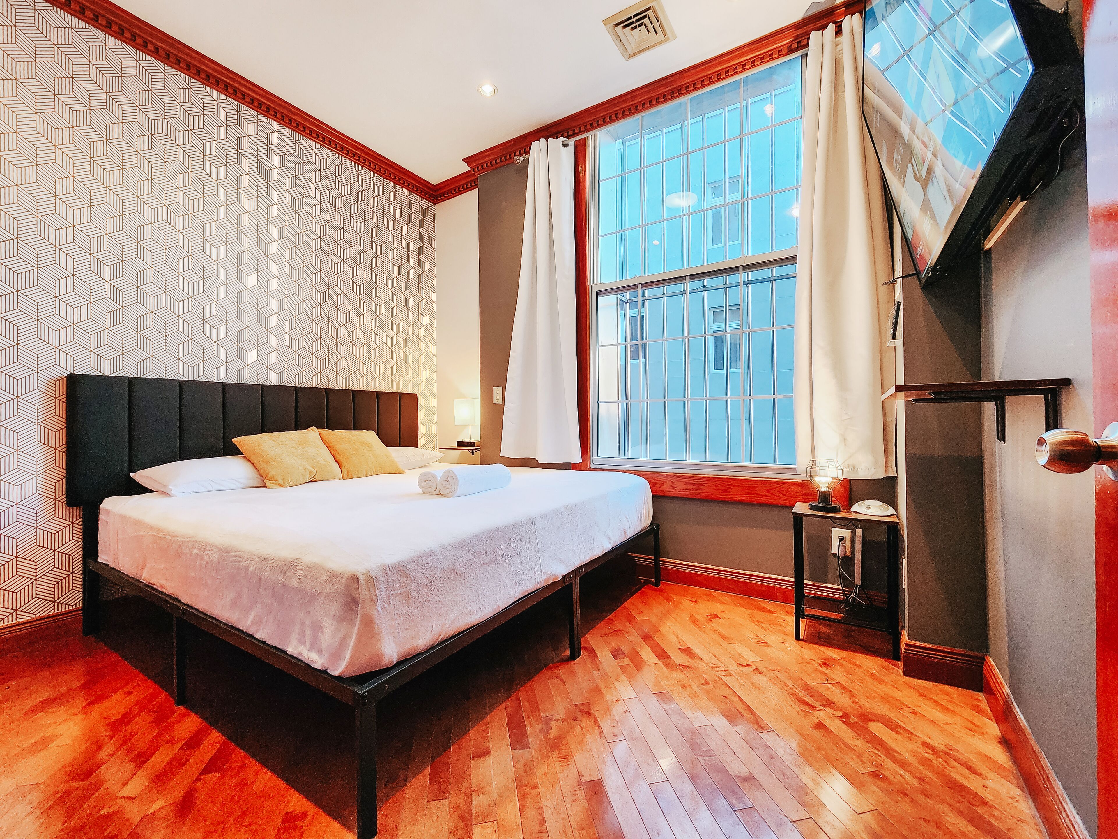 4 bedrooms, iron/ironing board, free WiFi, bed sheets