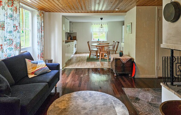 Fireplace - Beautiful home in älmhult with kitchen (Älmhult)