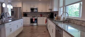 Backwoods Family Getaway! 3 Bedroom house!