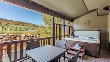 Townhome, Multiple Beds, Hot Tub, Mountain View (Bear Hollow Heaven) | Outdoor dining