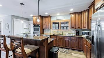 Townhome, Multiple Beds, Hot Tub, Mountain View (Bear Hollow Heaven) | Private kitchen | Fridge, microwave, oven, stovetop