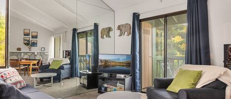 Appartamento, 2 letti queen, balcone, vista piscina | Interni