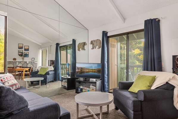 Condo, 2 Queen Beds, Balcony, Pool View | Interior - Boulder Creek (Big Bear Lake)