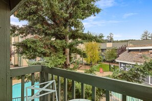 Property grounds - Boulder Creek (Big Bear Lake)