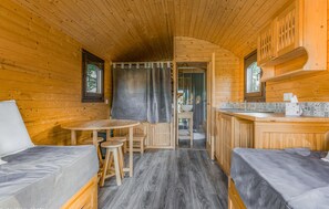 4 bedrooms, travel crib, free WiFi, bed sheets