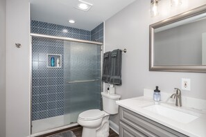 Condo, Plusieurs lits, cuisine | Salle de bain | Serviettes fournies, shampooing