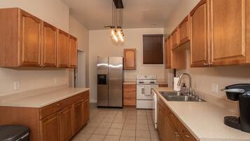 Condo, 2 Queen Beds, Kitchen, Garden View | Private kitchen | Fridge, microwave, oven, stovetop