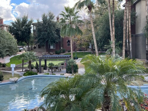 Cozy Condo in Resort Gated Community ! Across Papago Golf Club ! Mins to airport