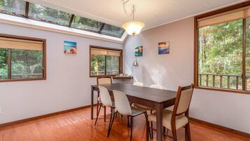 House, Multiple Beds, Fireplace, Garden View | Dining