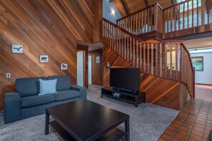 House, Multiple Beds, Fireplace, Garden View | Interior