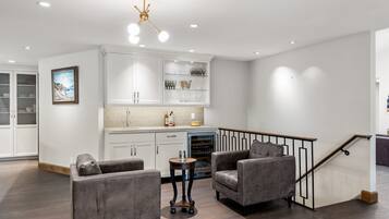 House, Multiple Beds, Hot Tub, Mountain View | Interior