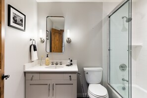 하우스, 침대(여러 개), 온수 욕조, 산 전망 | 욕실 | 타월