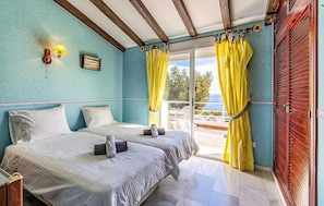 6 bedrooms, free WiFi - Gorgeous home in La Herradura (La Herradura)