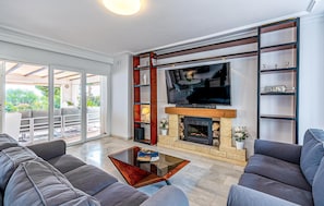Smart TV, ping pong - Gorgeous home in La Herradura (La Herradura)