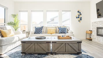 Télévision, cheminée