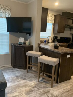 Wasserkocher mit Kaffee-/Teezubehör