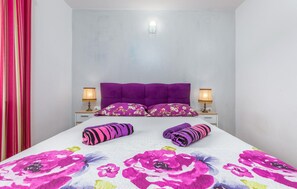2 bedrooms, free WiFi, bed sheets - 2 bedroom awesome apartment in Pula (Pula)