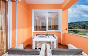 Outdoor dining - Lovely apartment in Pula with kitchen (Pula)