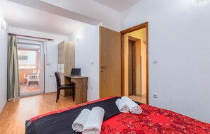 2 عدّة غرف نوم وواي فاي مجانًا وملاءات أسرّة