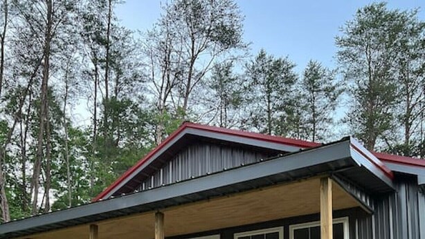 A cabin with a wooden deck, a covered porch, and a red roof. - Beautiful Cabin in Red Lick Valley (Irvine)