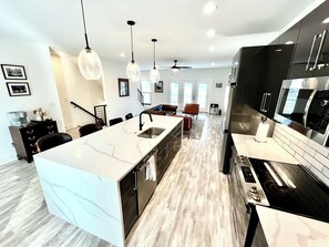 Fridge, microwave, oven, stovetop - Distillery Heights Townhouse (Lexington)