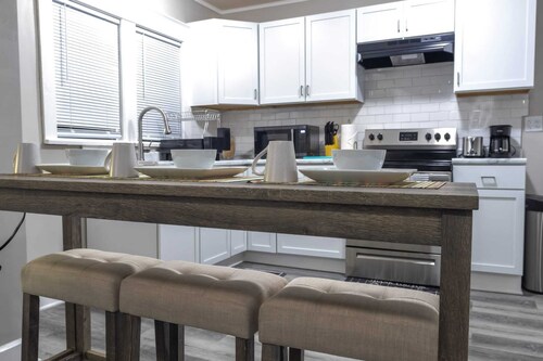 Modern 1 bedroom 1 bath apartment