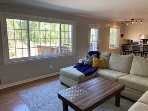 Fireplace - Masters Rental 5br 3.5ba; Less than 4mi from Augusta National with putting green (Augusta)