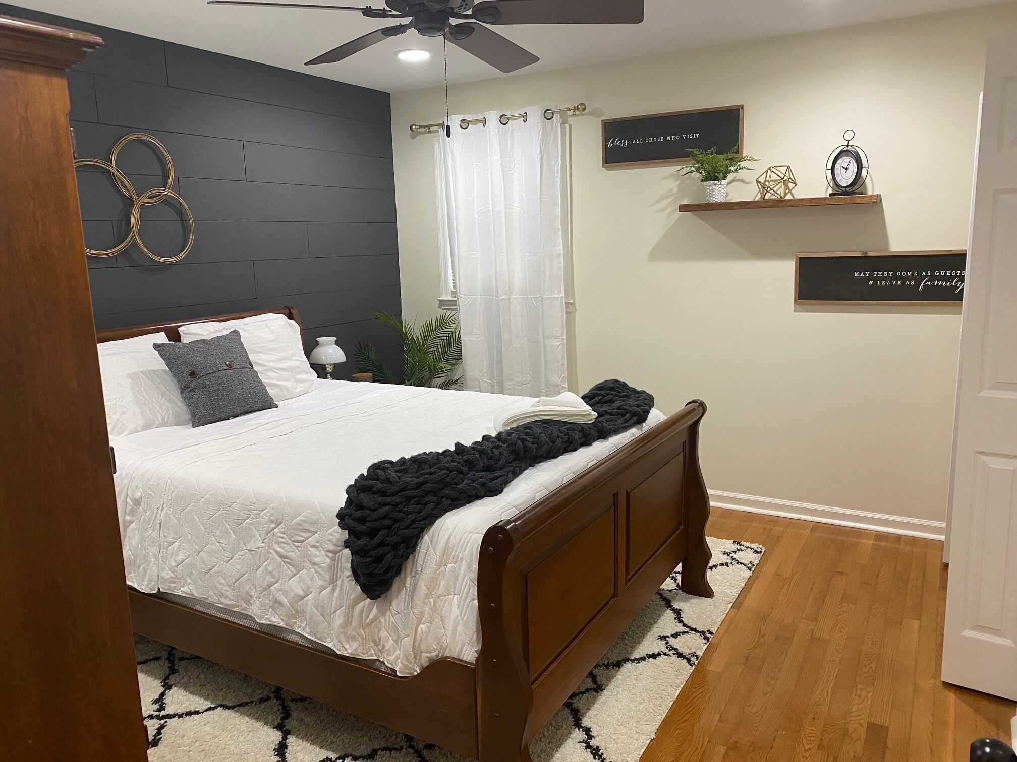 5 bedrooms, free WiFi, bed sheets