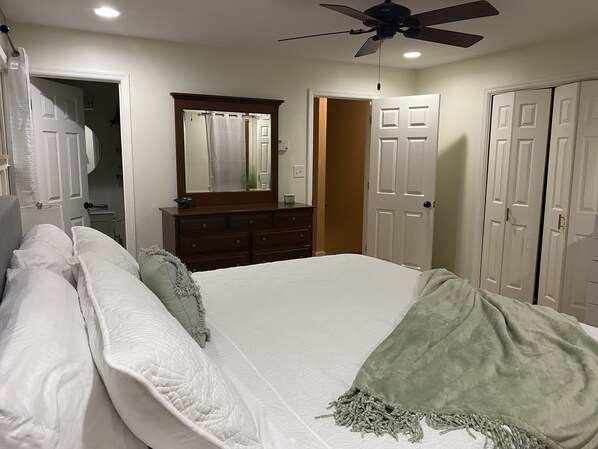 5 bedrooms, free WiFi, bed sheets