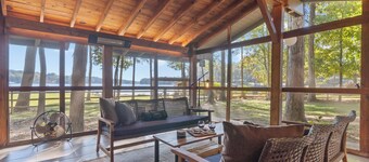 Private Lakefront Spread: BigH2O, Smokehouse, Spa, Firepits, Fence, PETS